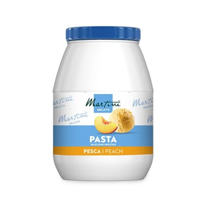 Pot en plastique blanc à couvercle bleu, étiqueté "Martini Gelato Pasta Selezione Prestige Pesca/Peach", avec tranche...