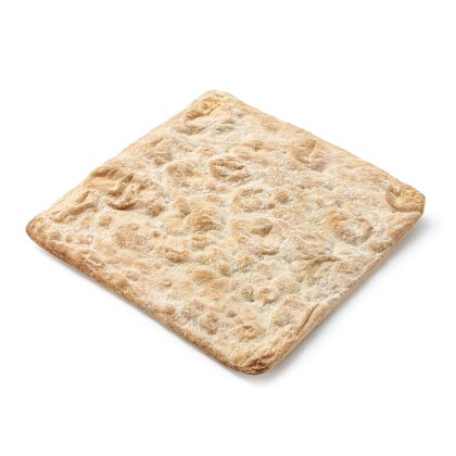 Pain plat carré à croûte farineuse et alvéolée sur fond blanc