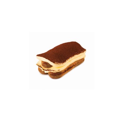 Part rectangulaire de tiramisu avec biscuits à la cuillère et crème en couches, saupoudrée de cacao, fond blanc