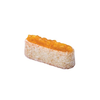 Gâteau éponge allongé enrobé de sucre glace, nappé d'une couche de marmelade d'orange, fond blanc.