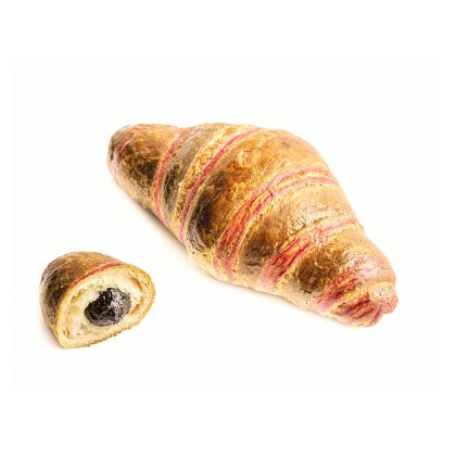 Croissant entier rayé de glaçage rose à côté d'une moitié coupée révélant une garniture aux fruits rouges foncés, fon...