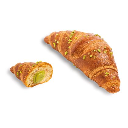 Croissant doré parsemé de pistaches concassées, avec une garniture crémeuse verte à la pistache visible