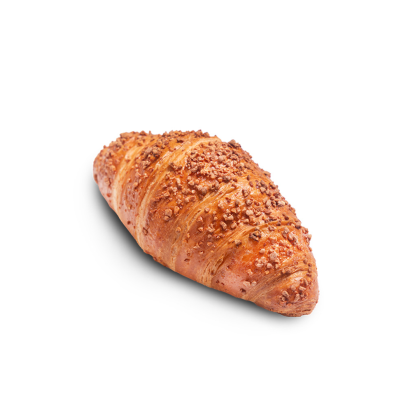 Croissant doré recouvert d'un crumble croquant aux fruits secs, fond blanc.