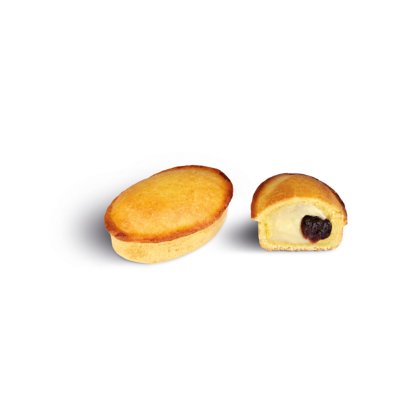 Deux biscuits ovales, un entier et un coupé révélant une crème fourrée avec une baie sombre au centre.