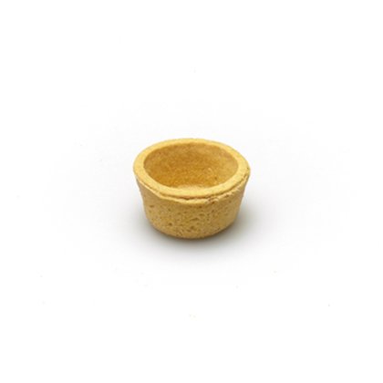 Fond de tarte rond vide à bord cannelé sur fond blanc