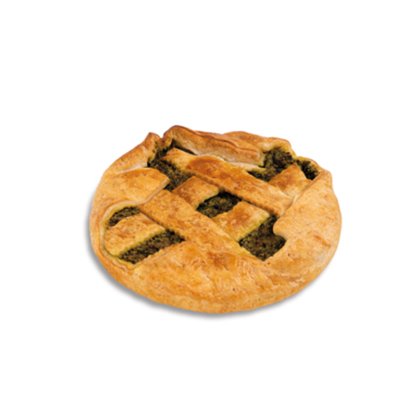 Tarte ronde à croûte dorée en treillis et garniture vert foncé, fond blanc.