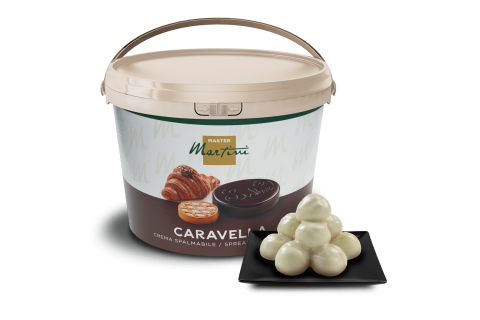 Grand pot de crème à tartiner Master Martini Caravella à côté de truffes au chocolat blanc sur une assiette carrée no...