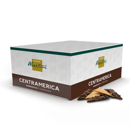 Boîte de chocolat de couverture Master Martini Centramerica avec un morceau triangulaire de gaufrette au chocolat à côté