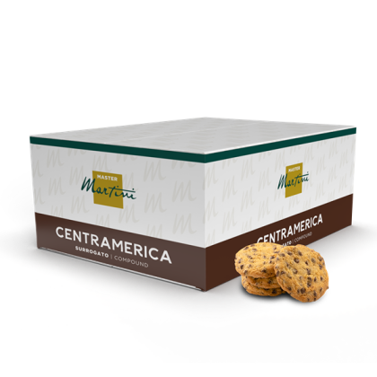 Boîte blanche et marron de Master Martini Centramerica avec cookies aux pépites de chocolat à côté