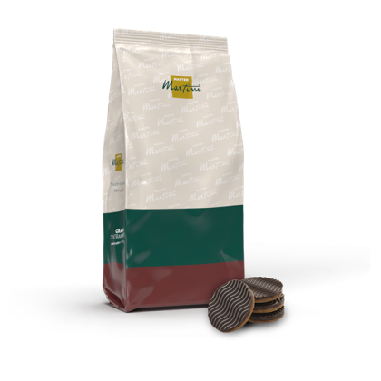 Sachet Master Martini Gran Centramè, étiquette verte et marron, à côté de disques gaufrette au chocolat.