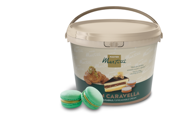 Pot beige de crème à tartiner Master Martini illustré de pâtisseries, avec deux macarons pistache verts.