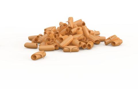 Un tas de pâtes en forme de tube beige, ressemblant à des garganelli ou rigatoni, sur fond blanc